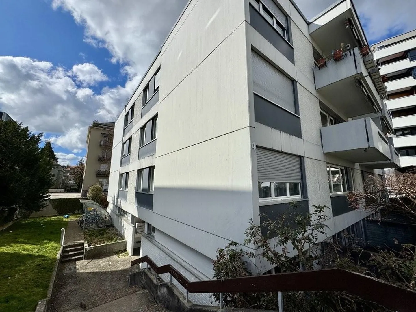 Moderne Wohnung Nähe Stadt - Foto 1 von 8