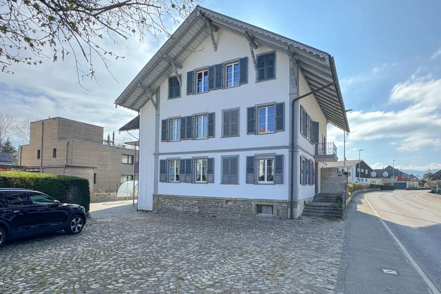 Recentemente ristrutturato: vivere modernamente nel fascino elegante di un vecchio edificio - Foto 10 di 13