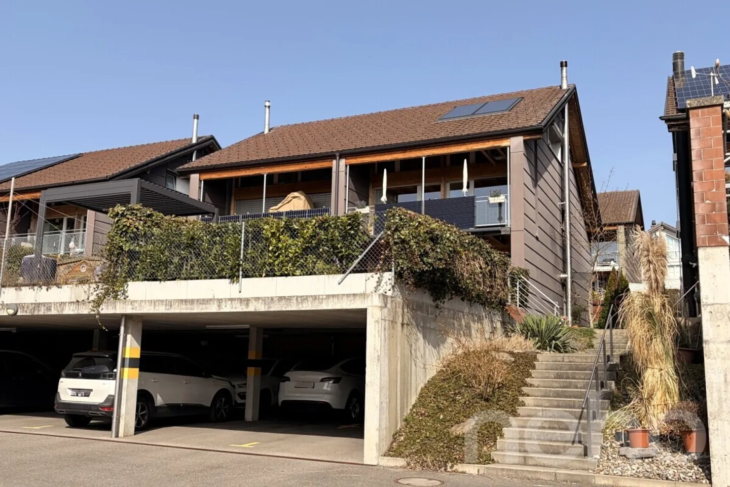 Ampia casa familiare su quattro piani con molto spazio - Foto 2 di 12