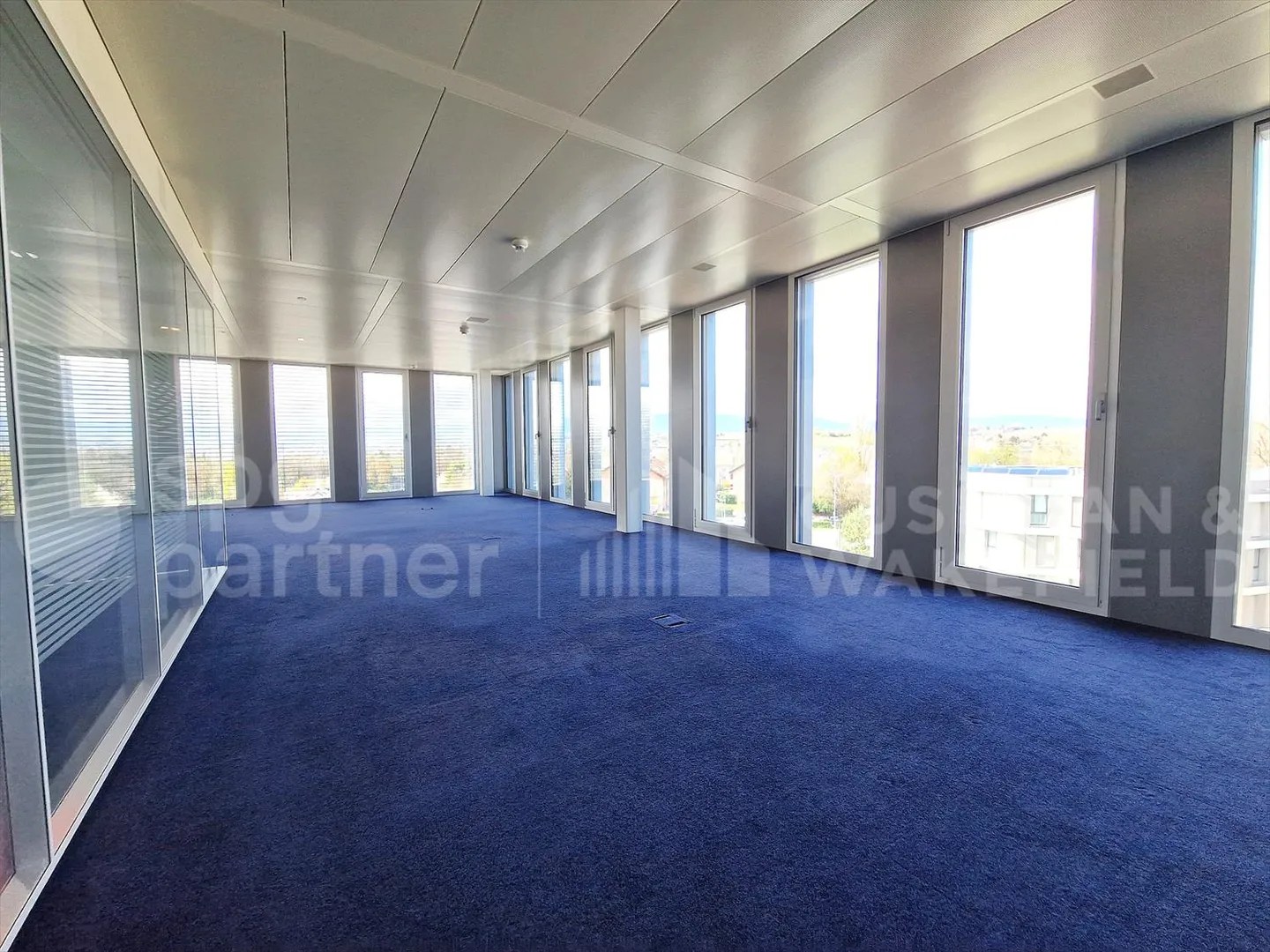 Your Plug & Play Workplace - Photo 2 of 6