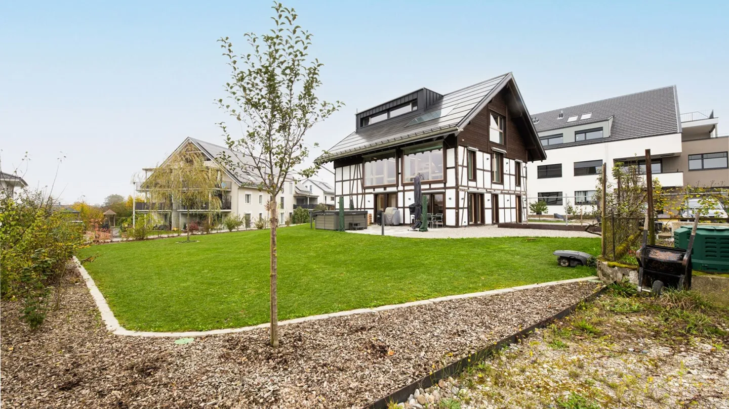 Exclusive Minergie-P house with modern comfort - Photo 1 of 8