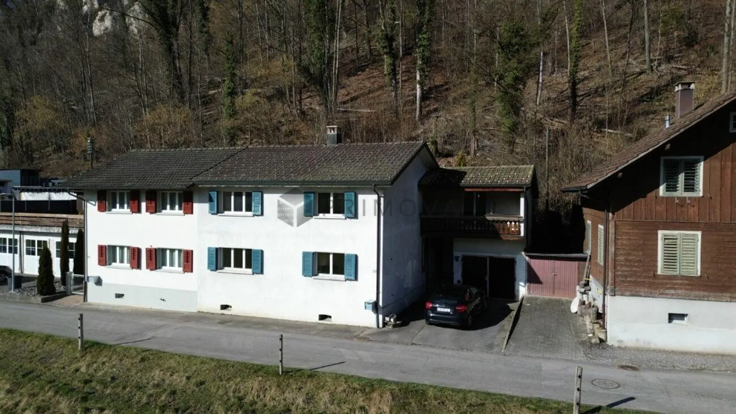 Casa bifamiliare in una posizione tranquilla. La tua casa con tanto spazio per idee! - Foto 9 di 9