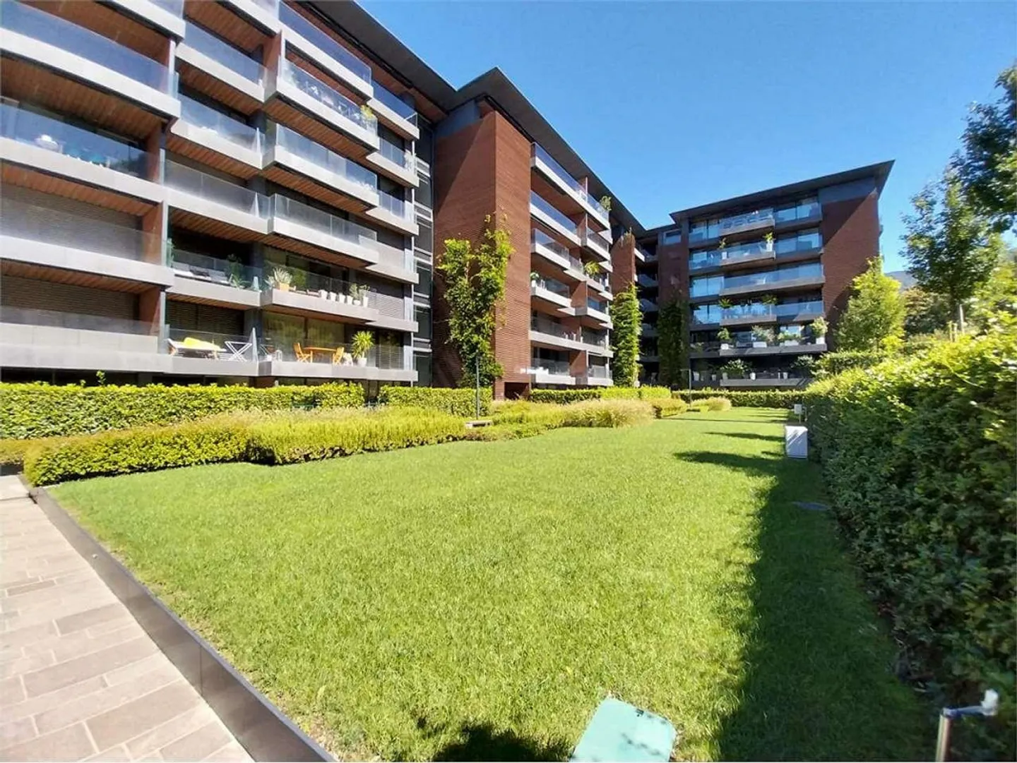 Elegant apartment in Paradiso near the lake - Photo 2 of 7