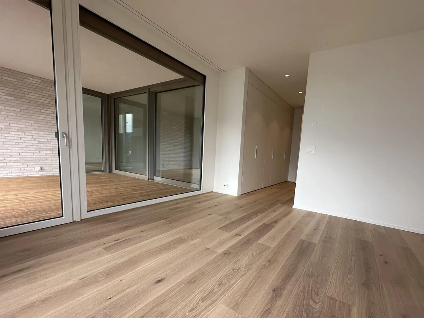 Moderno appartamento di 4,5 stanze nel parco Guggeien - Foto 3 di 10