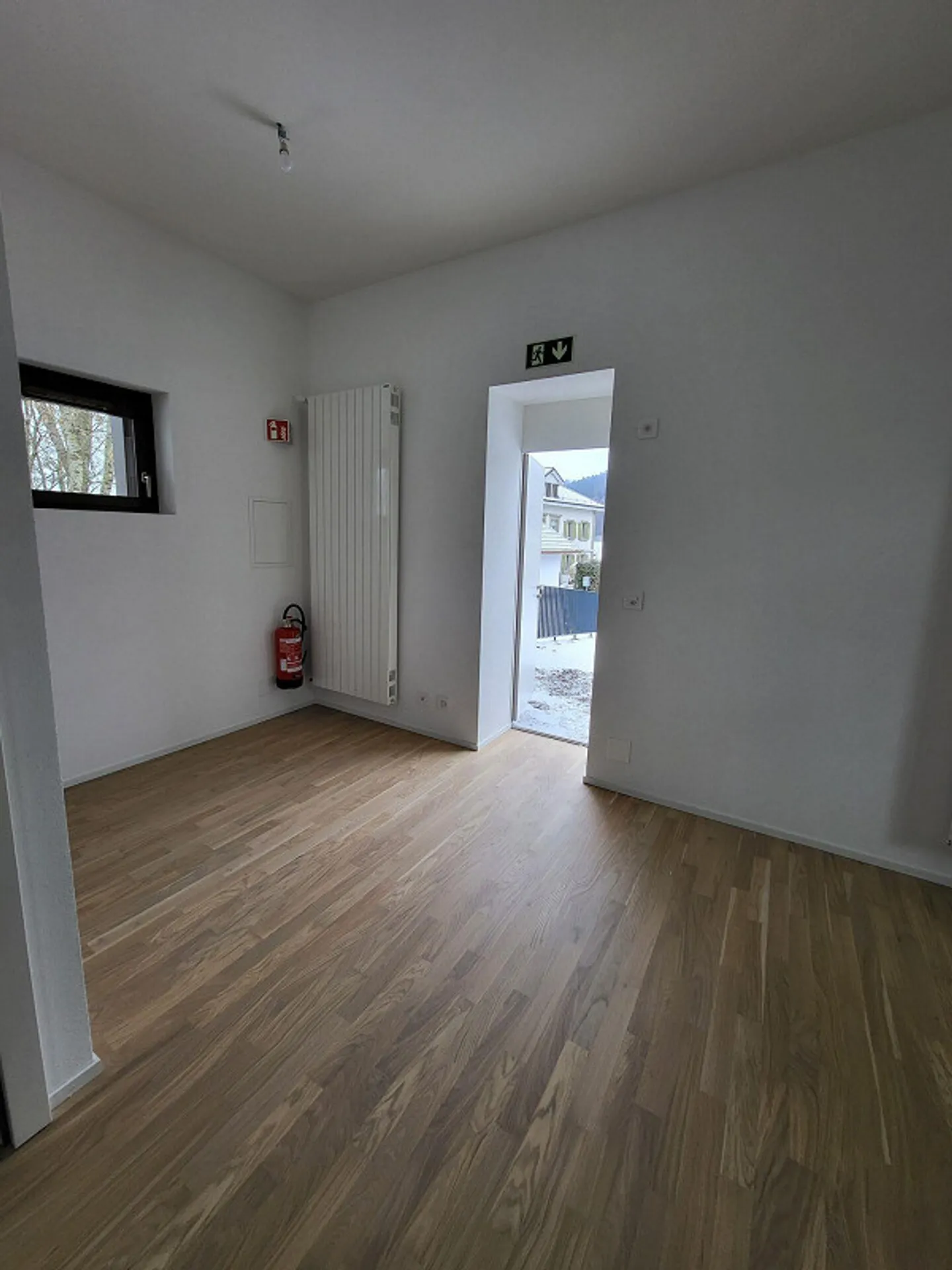 Spazio commerciale di circa 45m2 ristrutturato, idealmente situato alla stazione... - Foto 3 di 6