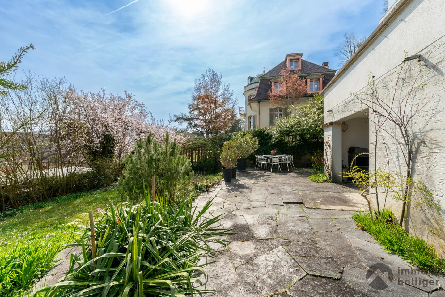 Casa architettonica al confine del bosco - Foto 11 di 14