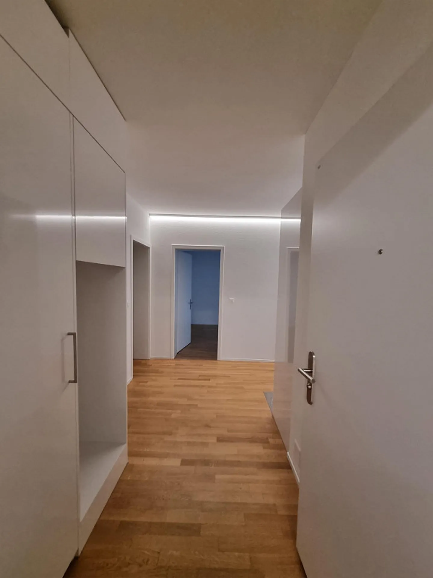 Appartement moderne de 3,5 pièces à louer dans le quartier Neustadt - Photo 1 sur 12