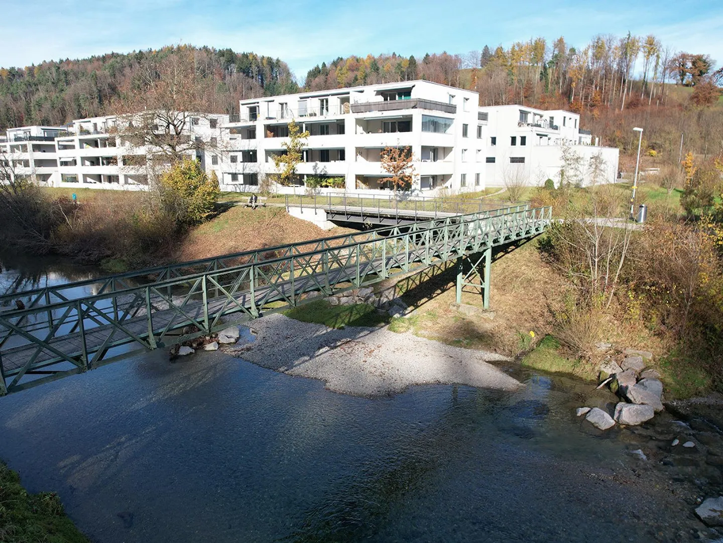 Appartamento moderno di 4,5 stanze con ampio balcone vetrato e locale di deposito - Foto 9 di 13