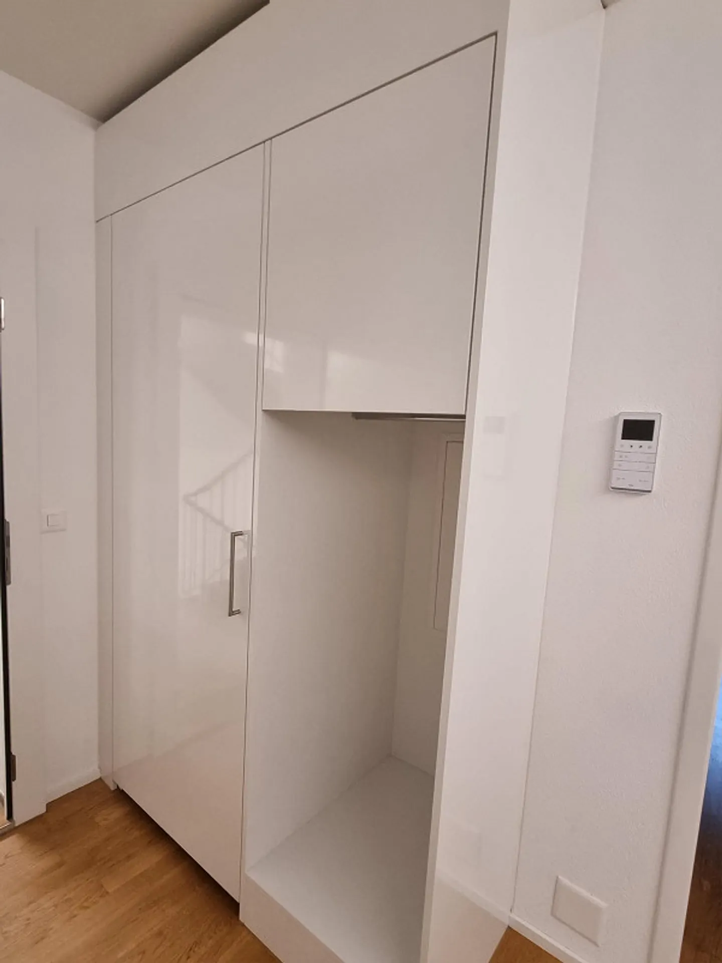Appartement moderne de 3,5 pièces à louer dans le quartier Neustadt - Photo 2 sur 12