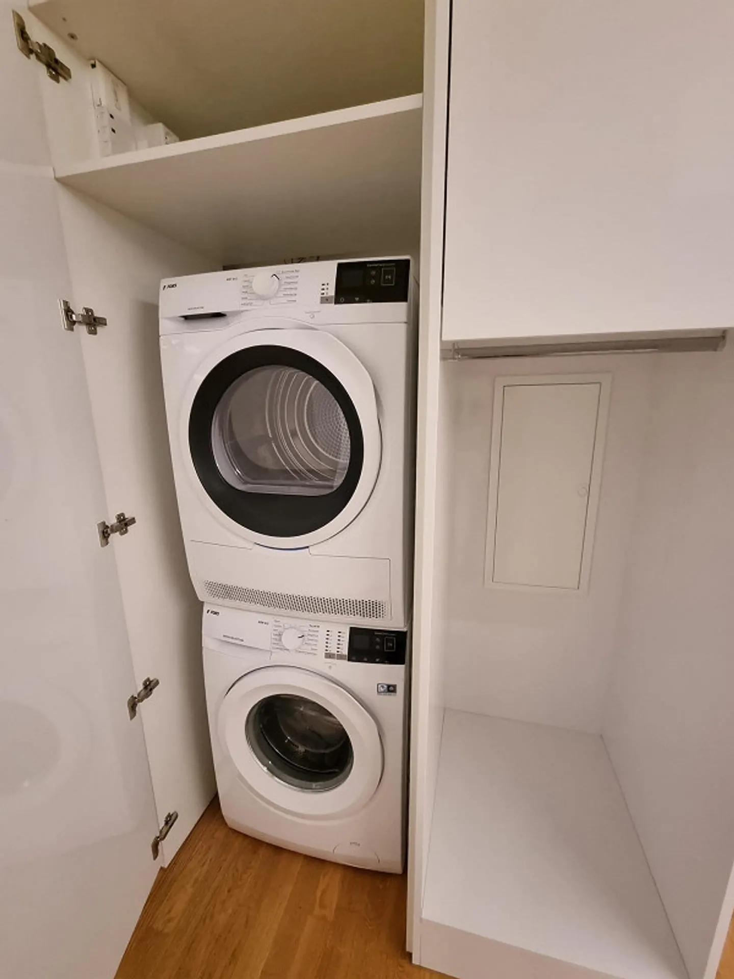 Appartement moderne de 3,5 pièces à louer dans le quartier Neustadt - Photo 3 sur 12