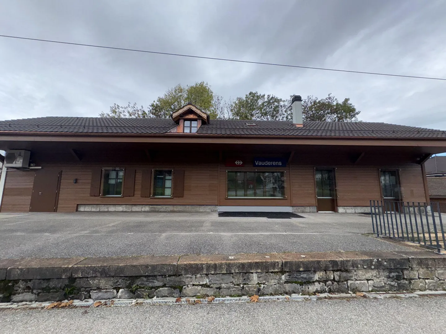 Spazio commerciale di circa 45m2 ristrutturato, idealmente situato alla stazione... - Foto 6 di 6