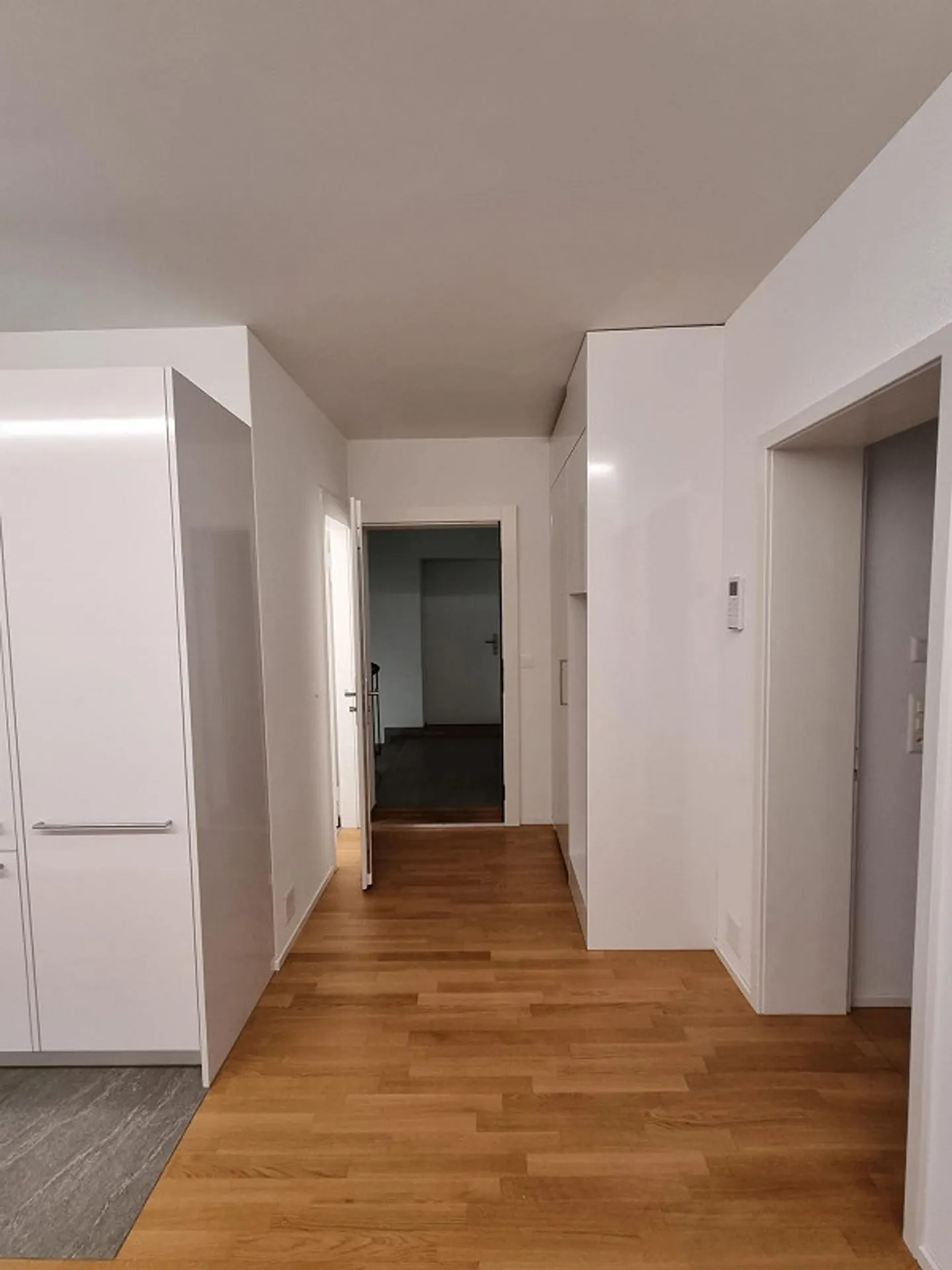 Appartement moderne de 3,5 pièces à louer dans le quartier Neustadt - Photo 4 sur 12