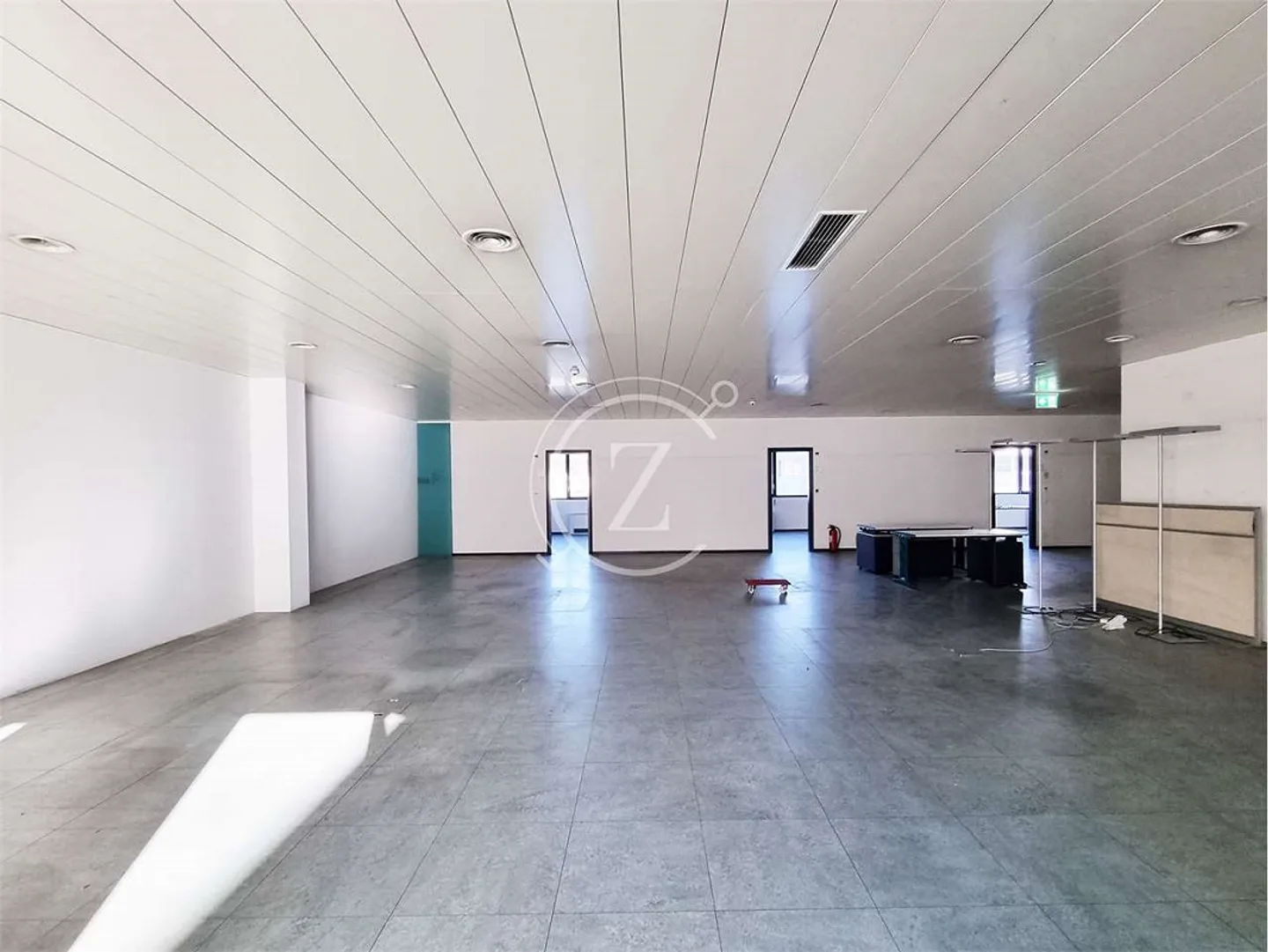We rent administrative space of 251 sqm - Photo 1 of 4