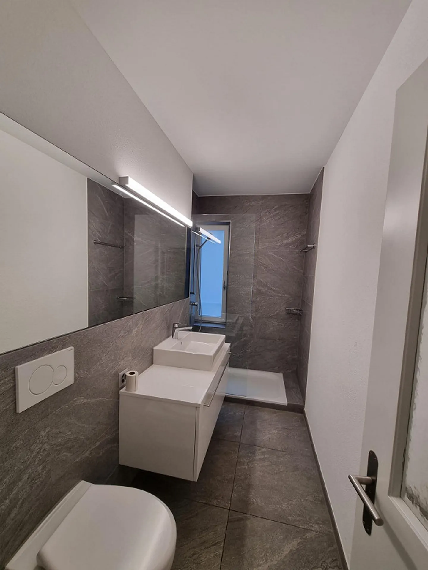 Appartement moderne de 3,5 pièces à louer dans le quartier Neustadt - Photo 11 sur 12