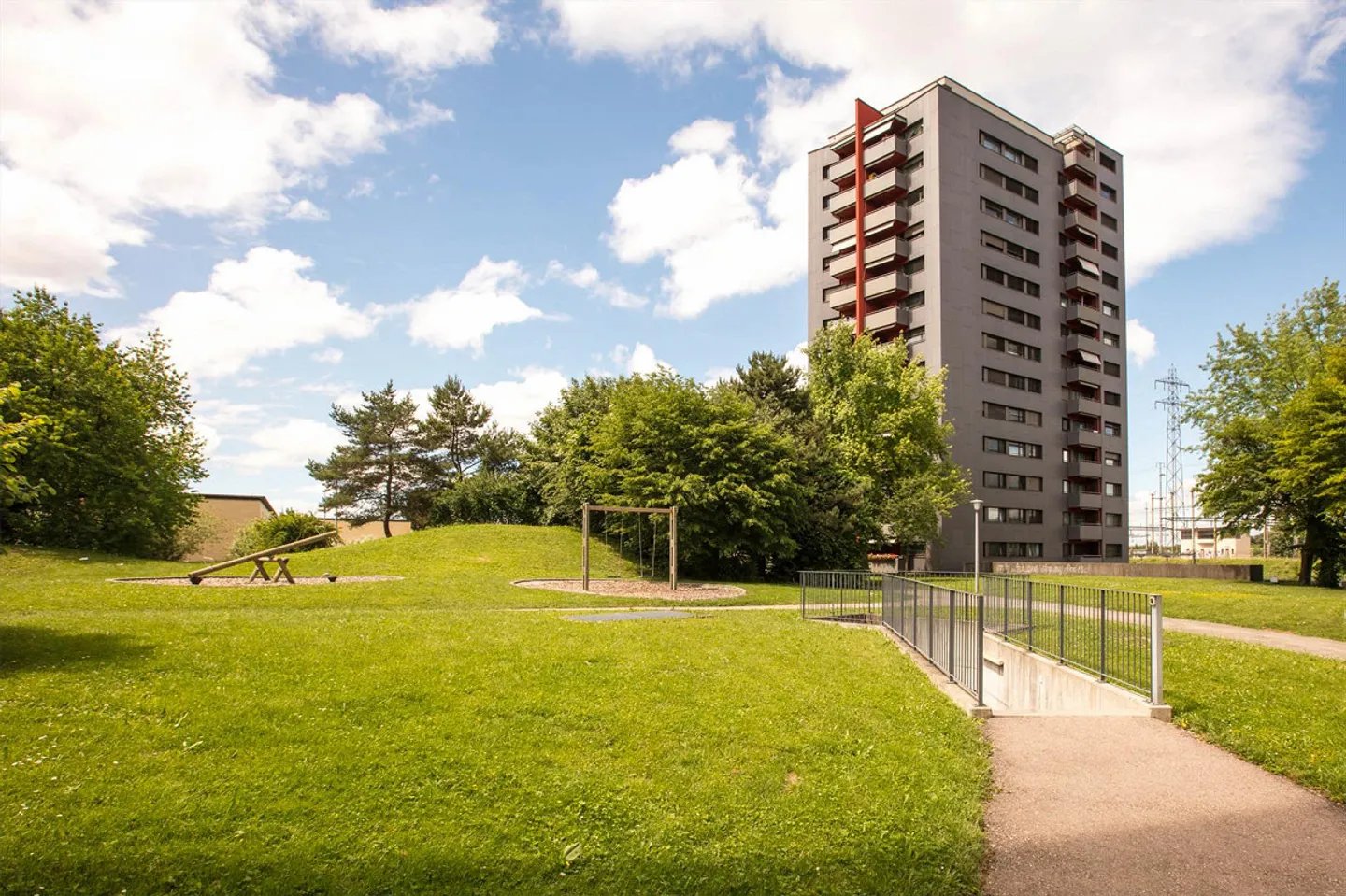 Modern 3.5-room apartment with a view - Photo 1 of 9