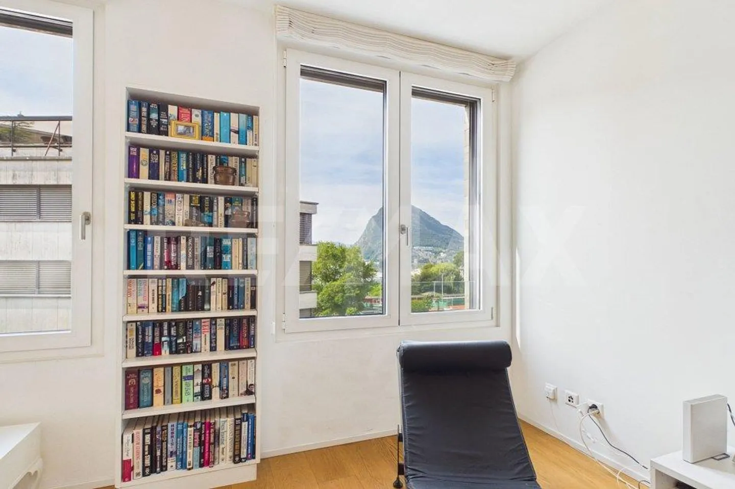 Appartamento contemporaneo con vista lago - Foto 2 di 13