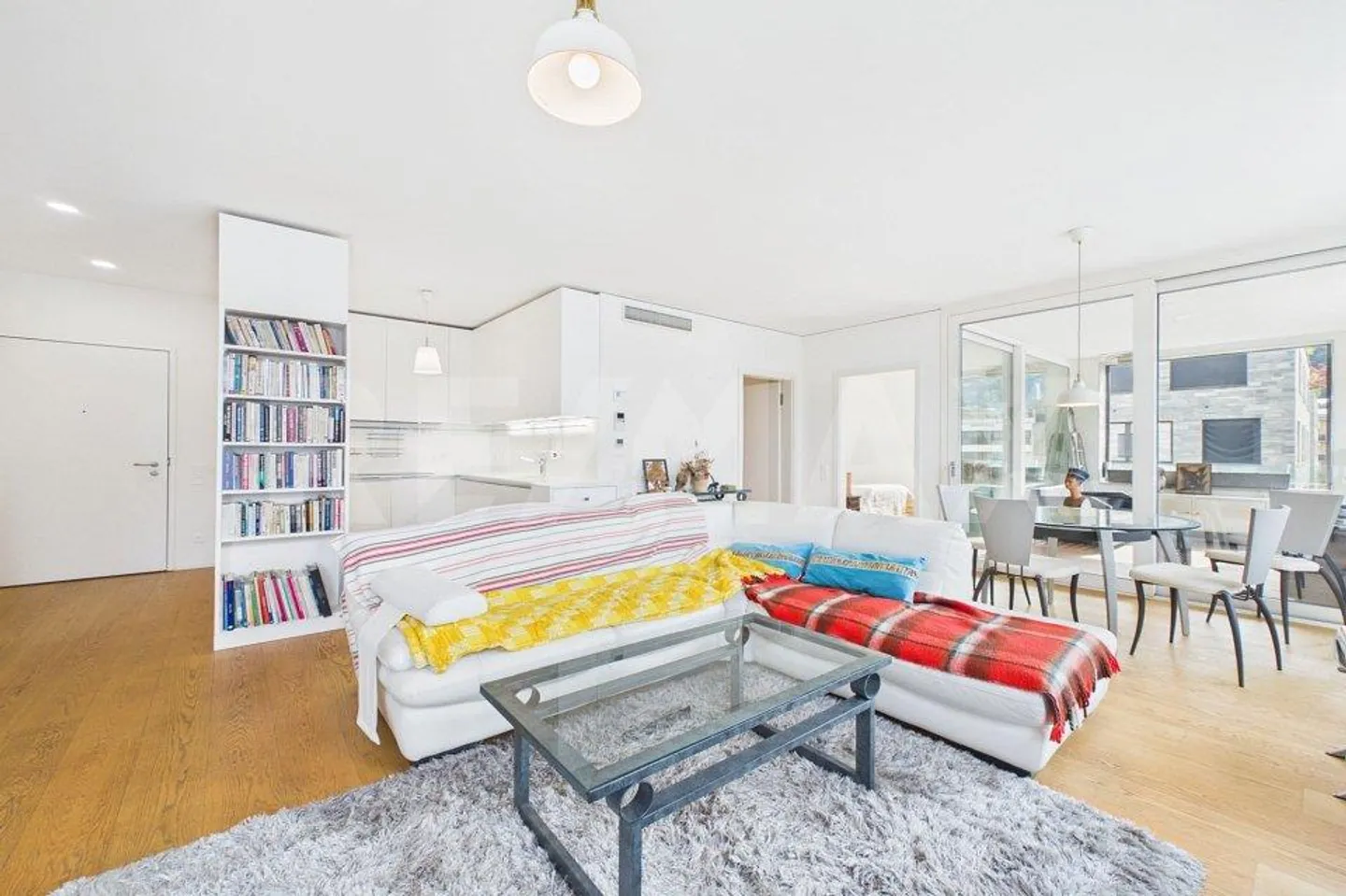 Appartamento contemporaneo con vista lago - Foto 5 di 13