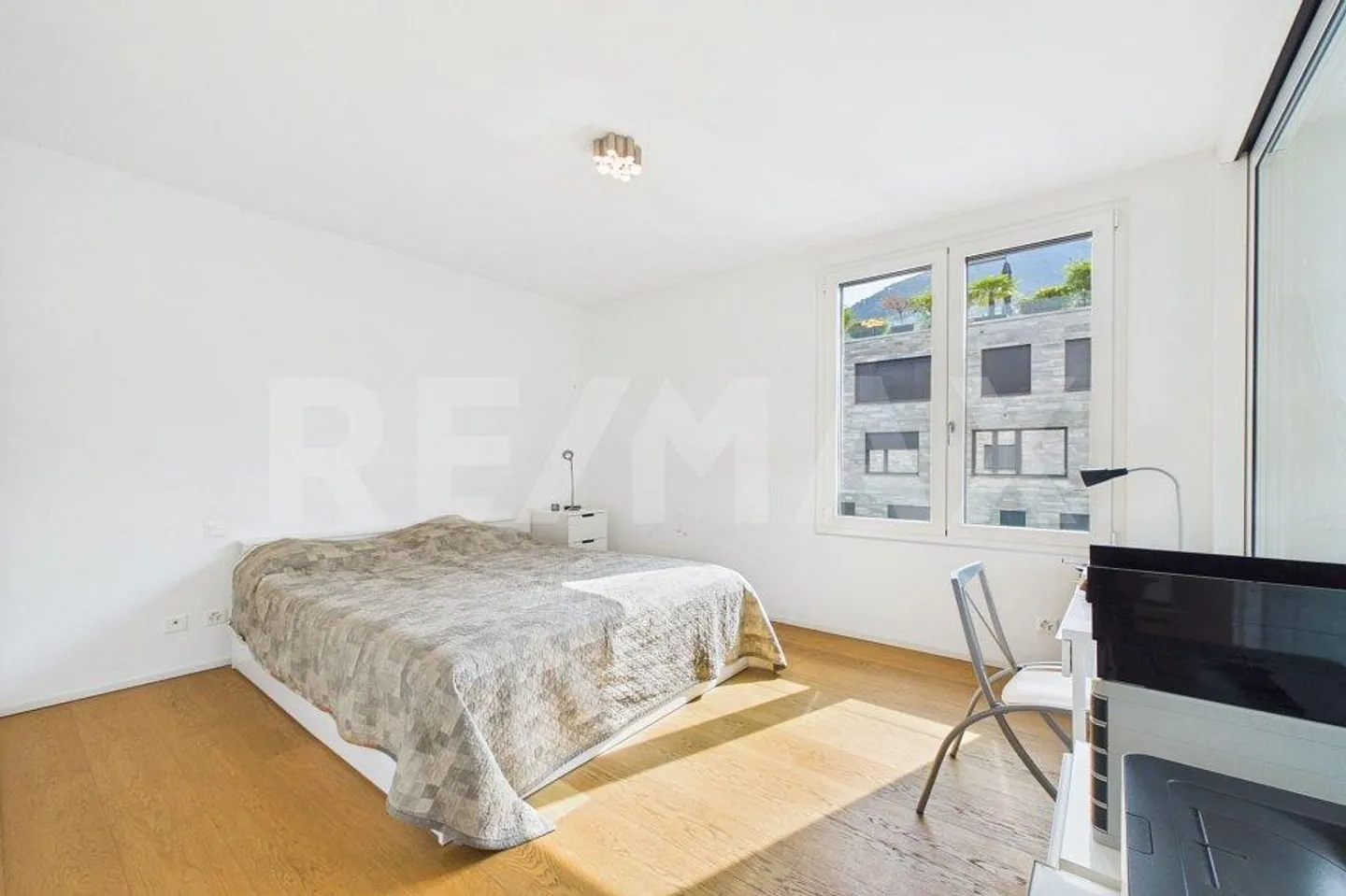 Appartamento contemporaneo con vista lago - Foto 8 di 13