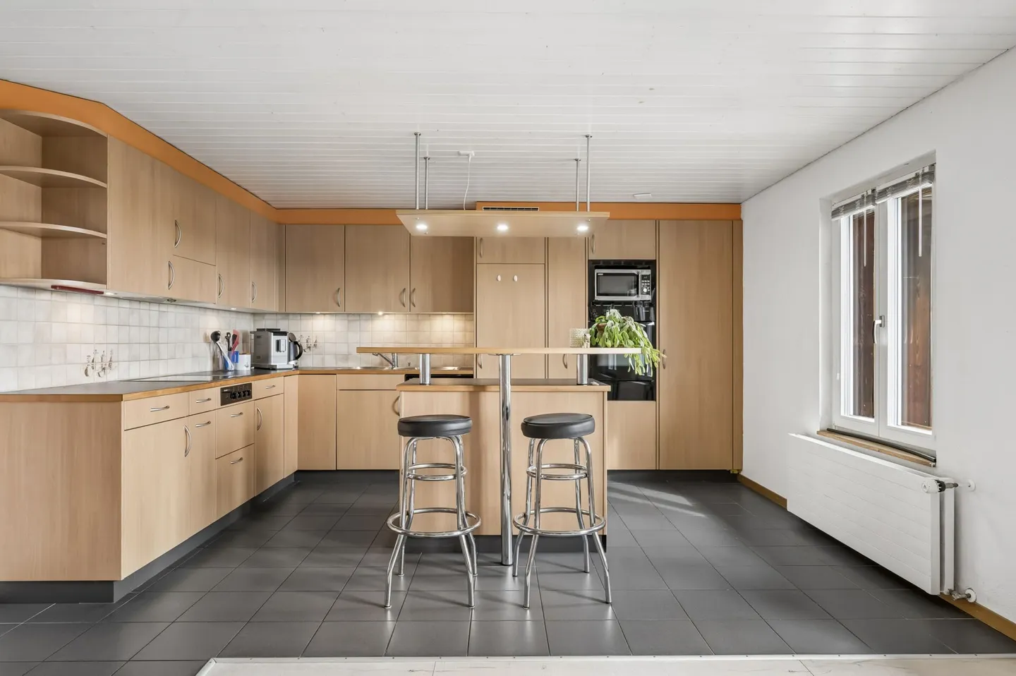 Former farmhouse with two residential units, outbuilding and versatile development potential - Photo 8 of 13