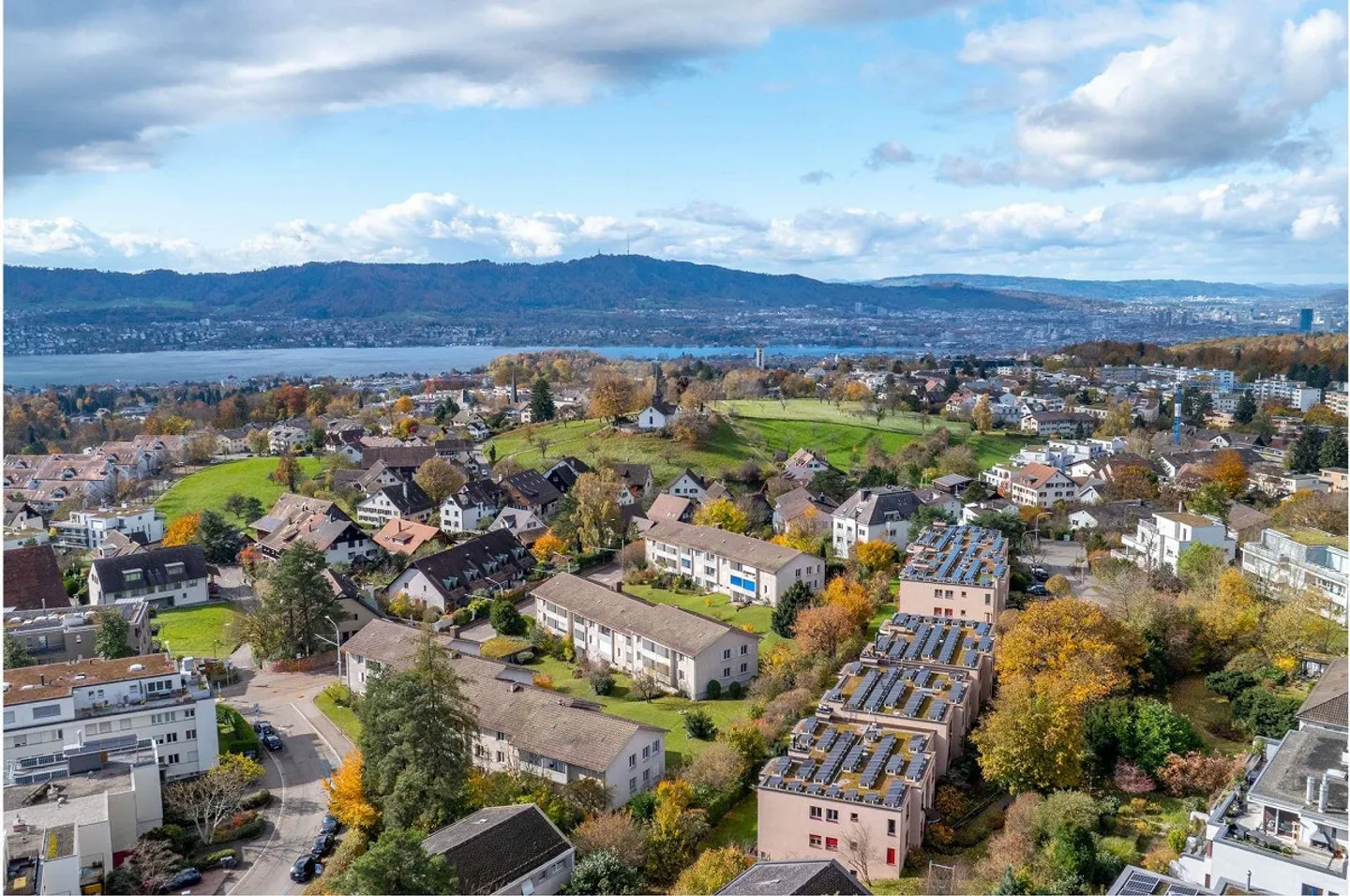 Charming 2.5-room apartment in Zurich-Witikon with development potential... - Photo 10 of 11