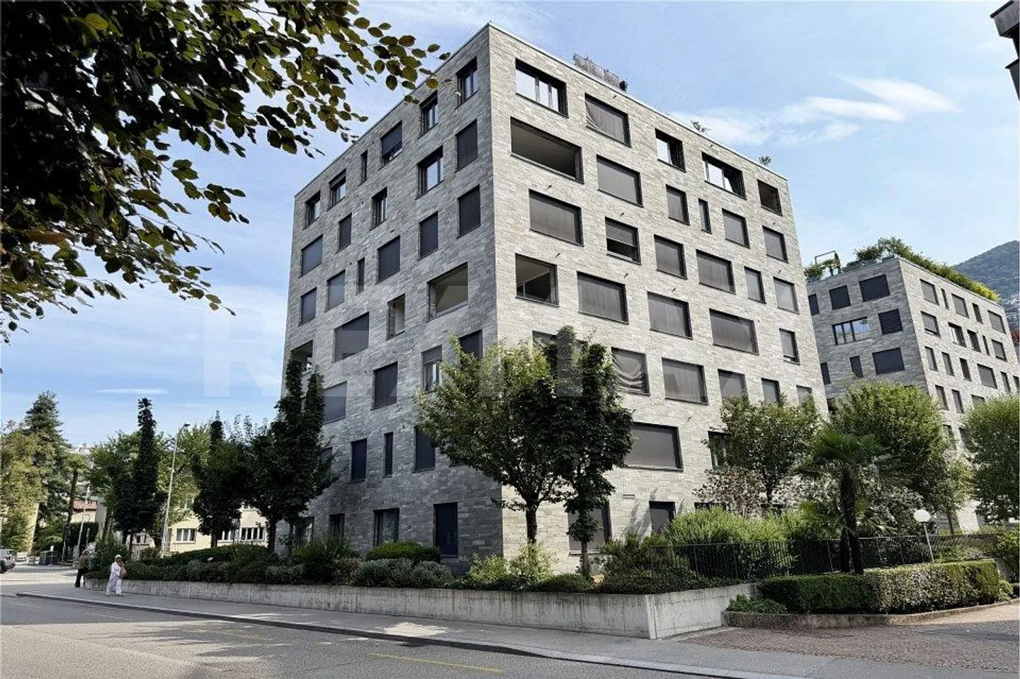 Appartamento contemporaneo con vista lago - Foto 1 di 13