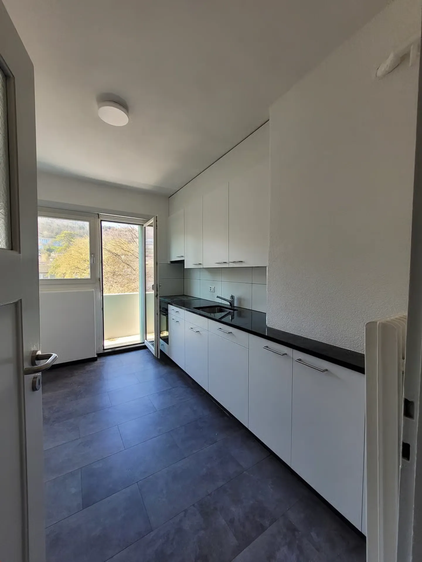Bright 3-room apartment with two balconies - Photo 5 of 13