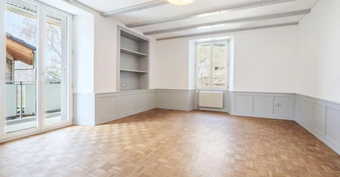 Renovated 4.5-room old apartment with charm and beautiful garden - Photo 1 of 13