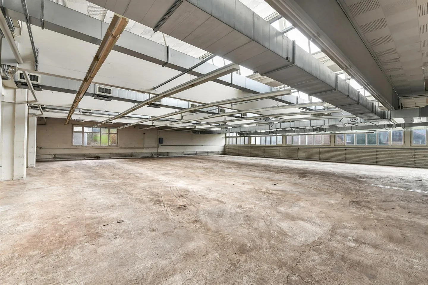 Spacious Production and Commercial Hall for Rent - Photo 1 of 12