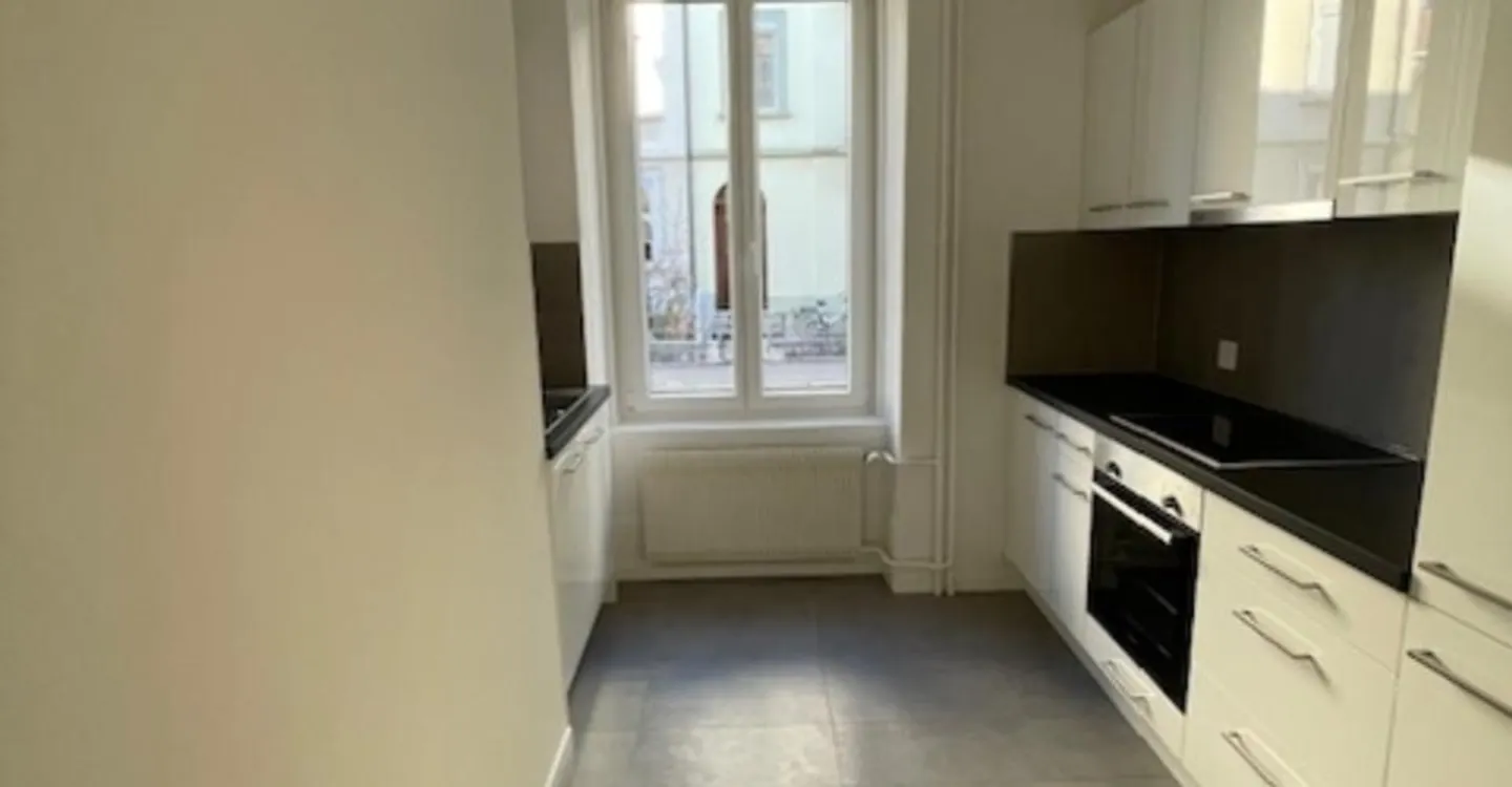 Schöne renovierte 3-Zimmer-Wohnung mit Gemeinschaftsgarten - Zentrum von Biel - Foto 1 von 10