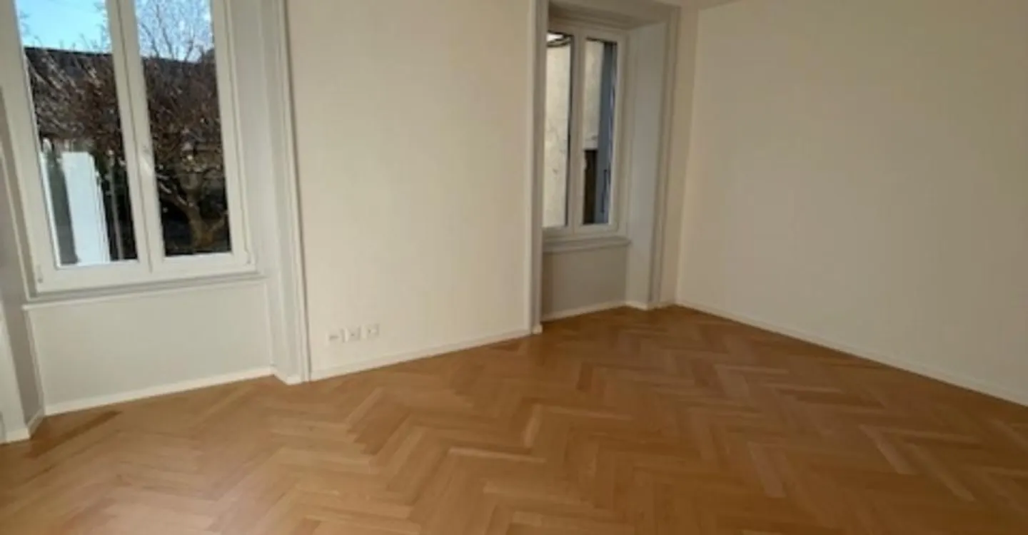 Schöne renovierte 3-Zimmer-Wohnung mit Gemeinschaftsgarten - Zentrum von Biel - Foto 3 von 10