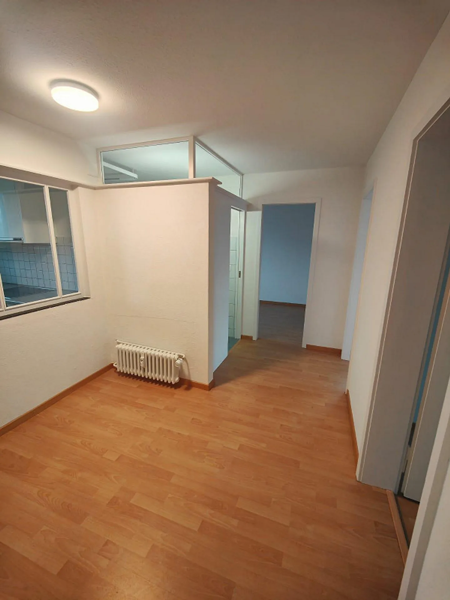 In un appartamento parzialmente ristrutturato fresco... - Foto 2 di 6