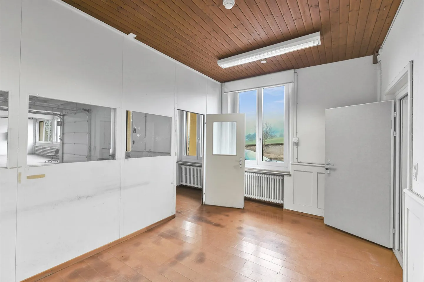 Spacious Production and Commercial Hall for Rent - Photo 3 of 12