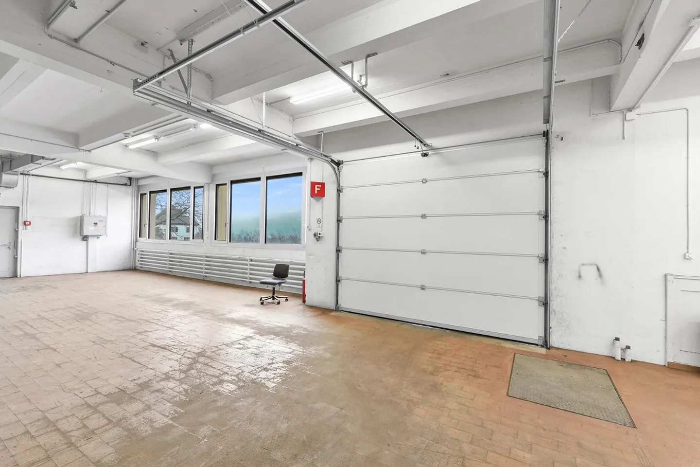 Spacious Production and Commercial Hall for Rent - Photo 9 of 12
