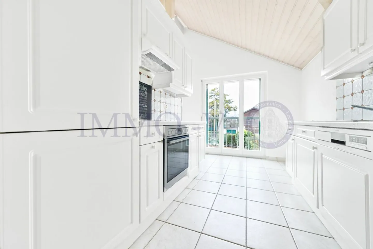 Spacious Duplex with Ideal Location - Photo 4 of 8