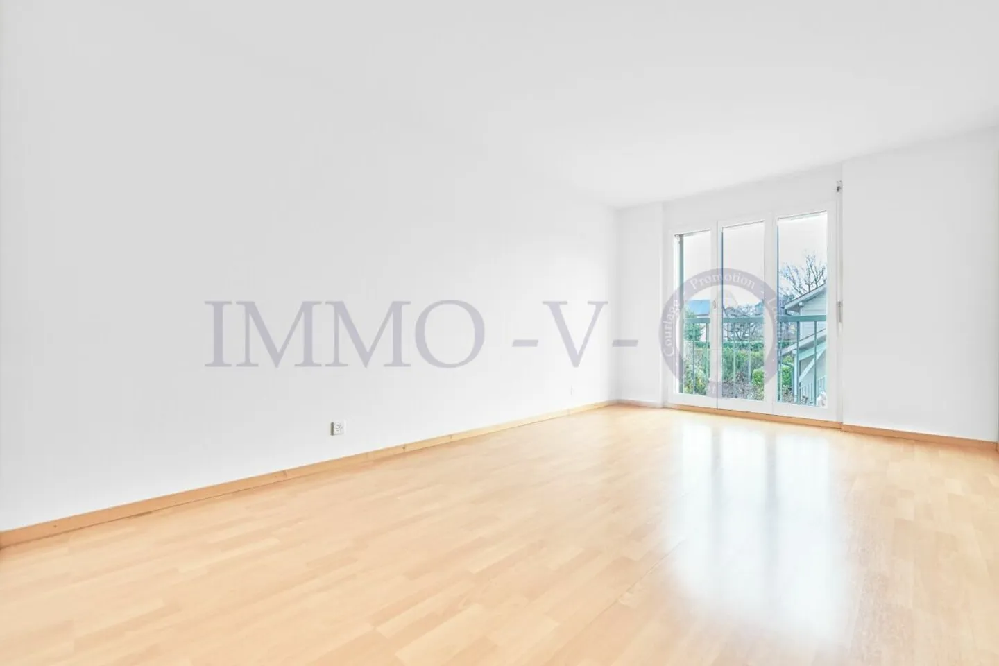 Spacious Duplex with Ideal Location - Photo 6 of 8