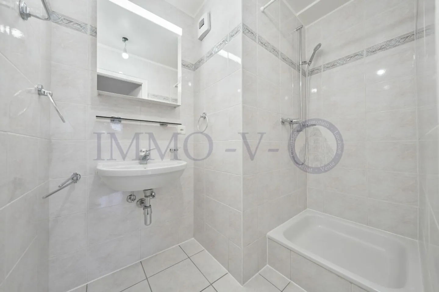 Spacious Duplex with Ideal Location - Photo 7 of 8