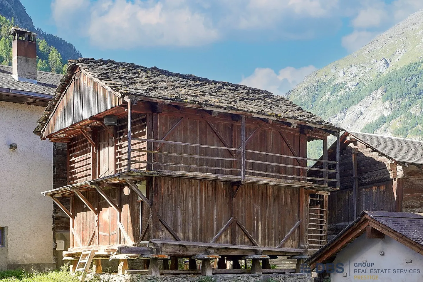 Chalet for sale - Photo 2 of 7