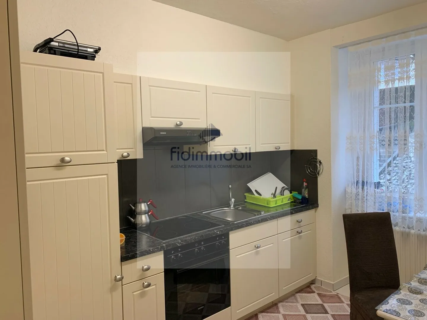 SCHÖNE WOHNUNG MIT BALKON IN DER NÄHE ALLER ANNEHMLICHKEITEN - Foto 3 von 5