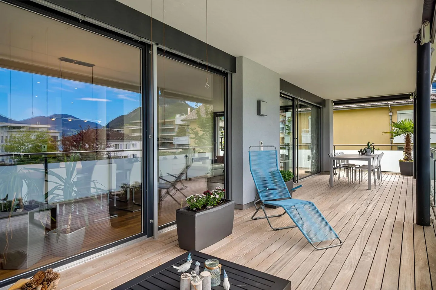 Living with lake view - Photo 4 of 13