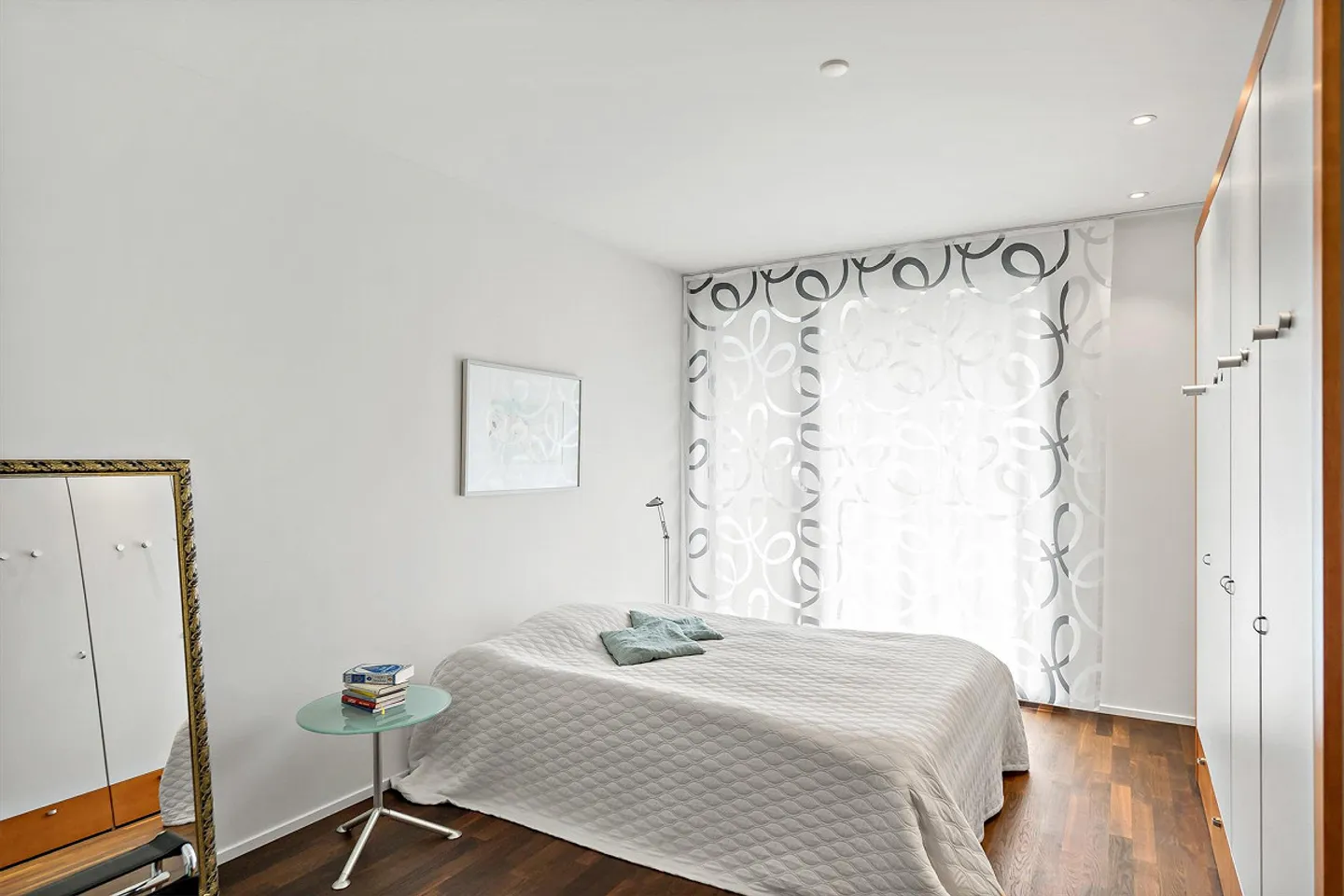 Living with lake view - Photo 7 of 13