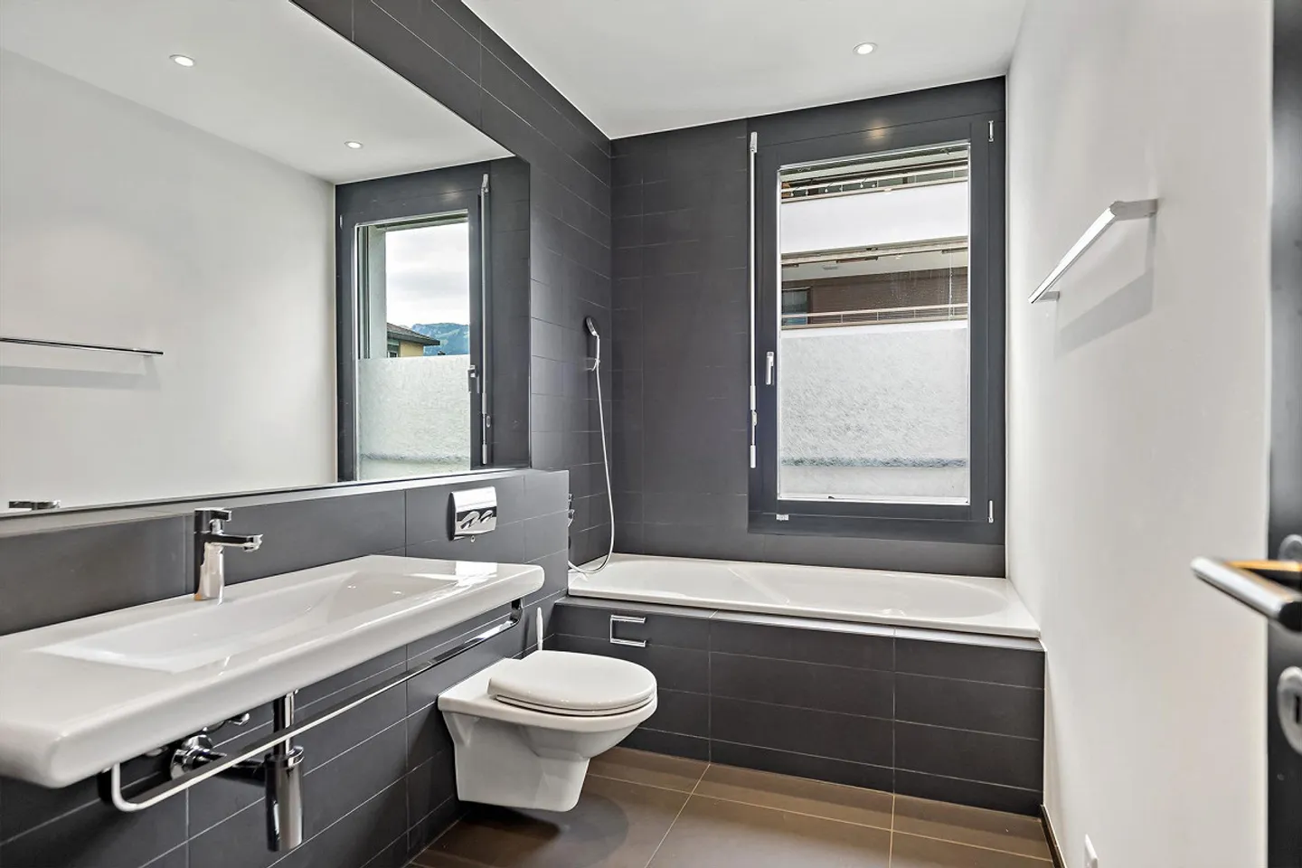 Living with lake view - Photo 8 of 13