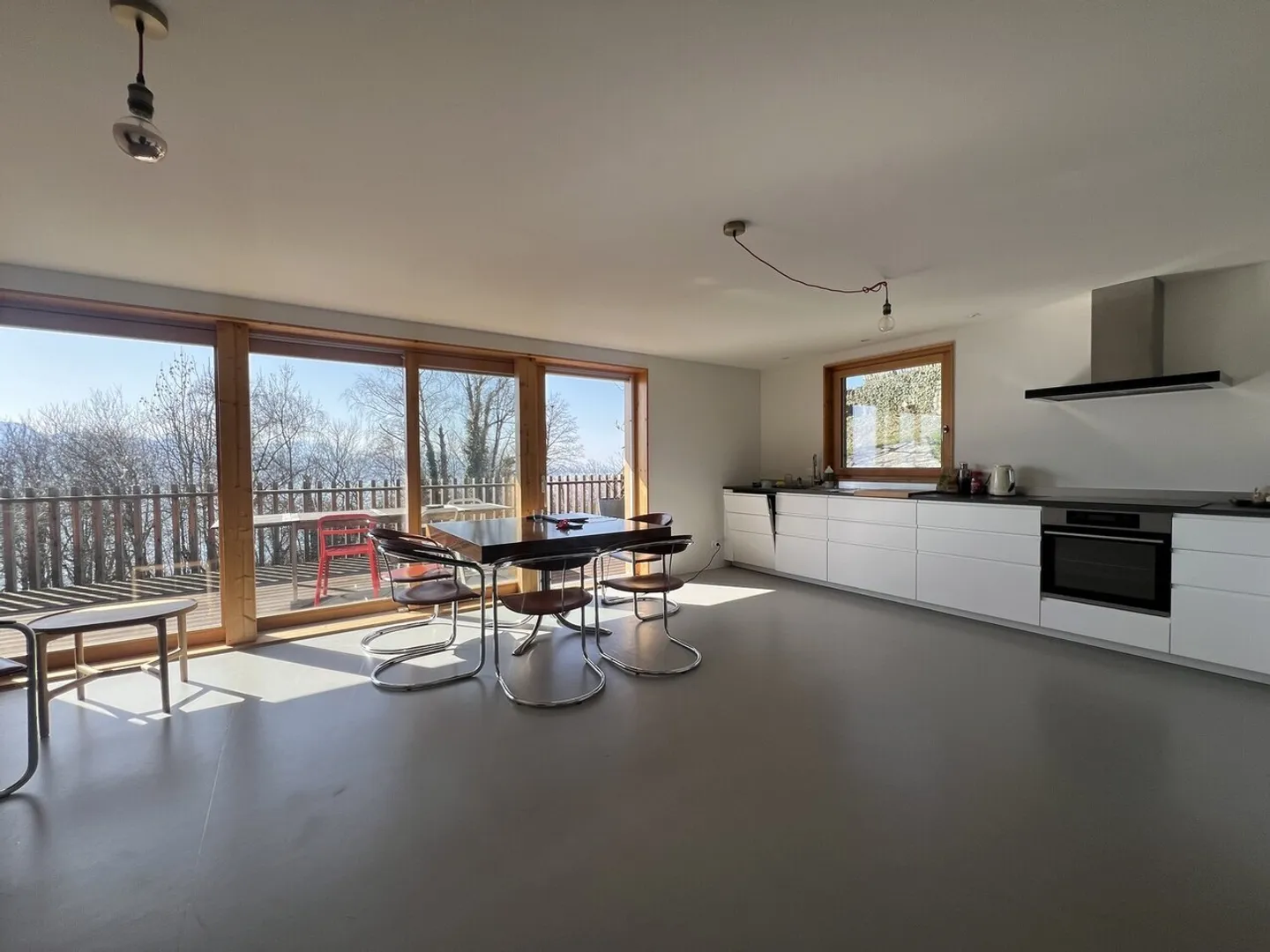 Wunderschöne 4,5 Zimmer mit Seeblick, Terrasse und privatem Garten! - Foto 2 von 10