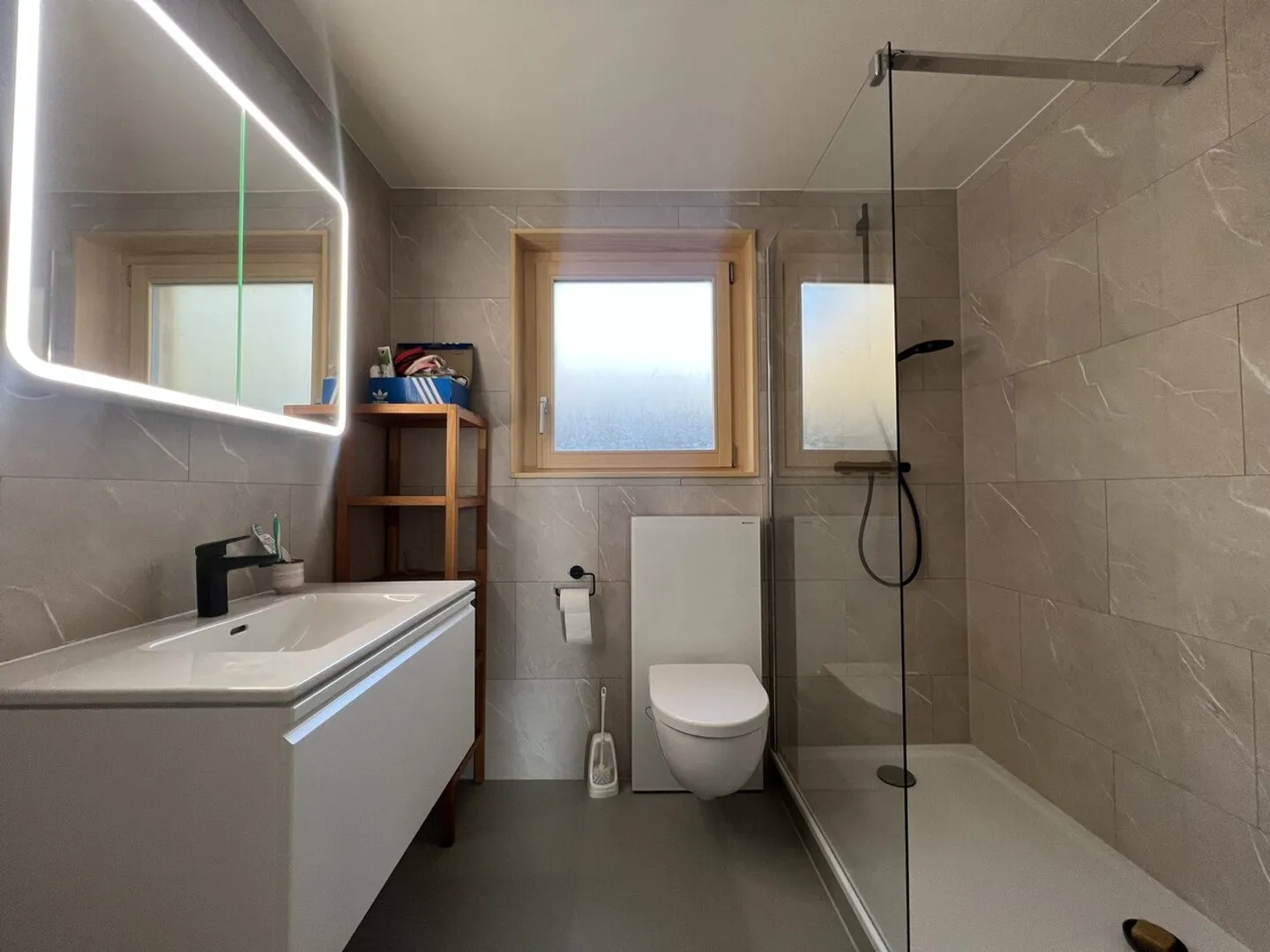 Wunderschöne 4,5 Zimmer mit Seeblick, Terrasse und privatem Garten! - Foto 3 von 10