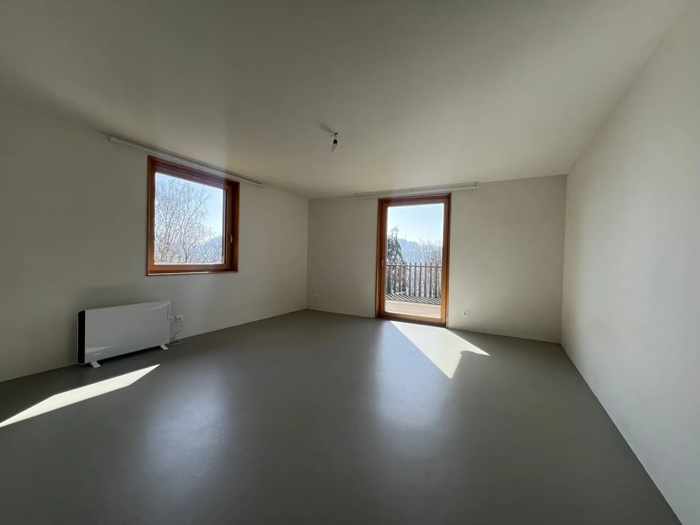 Wunderschöne 4,5 Zimmer mit Seeblick, Terrasse und privatem Garten! - Foto 4 von 10