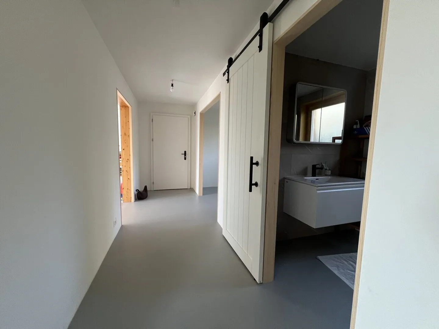 Wunderschöne 4,5 Zimmer mit Seeblick, Terrasse und privatem Garten! - Foto 8 von 10