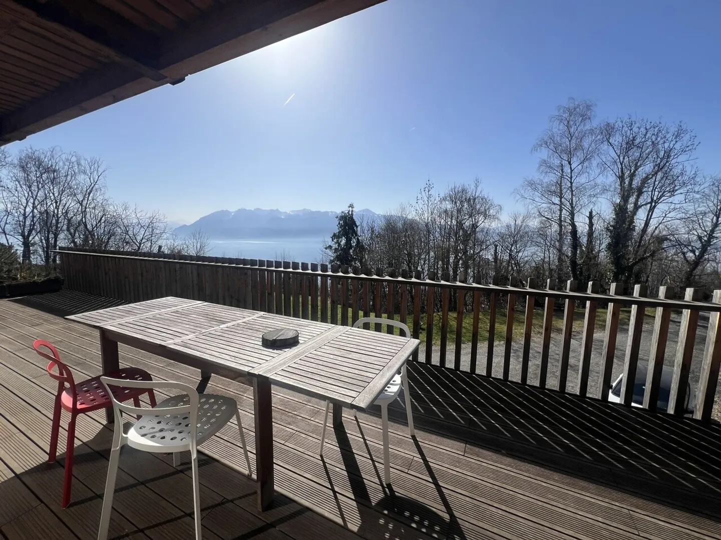 Wunderschöne 4,5 Zimmer mit Seeblick, Terrasse und privatem Garten! - Foto 5 von 10