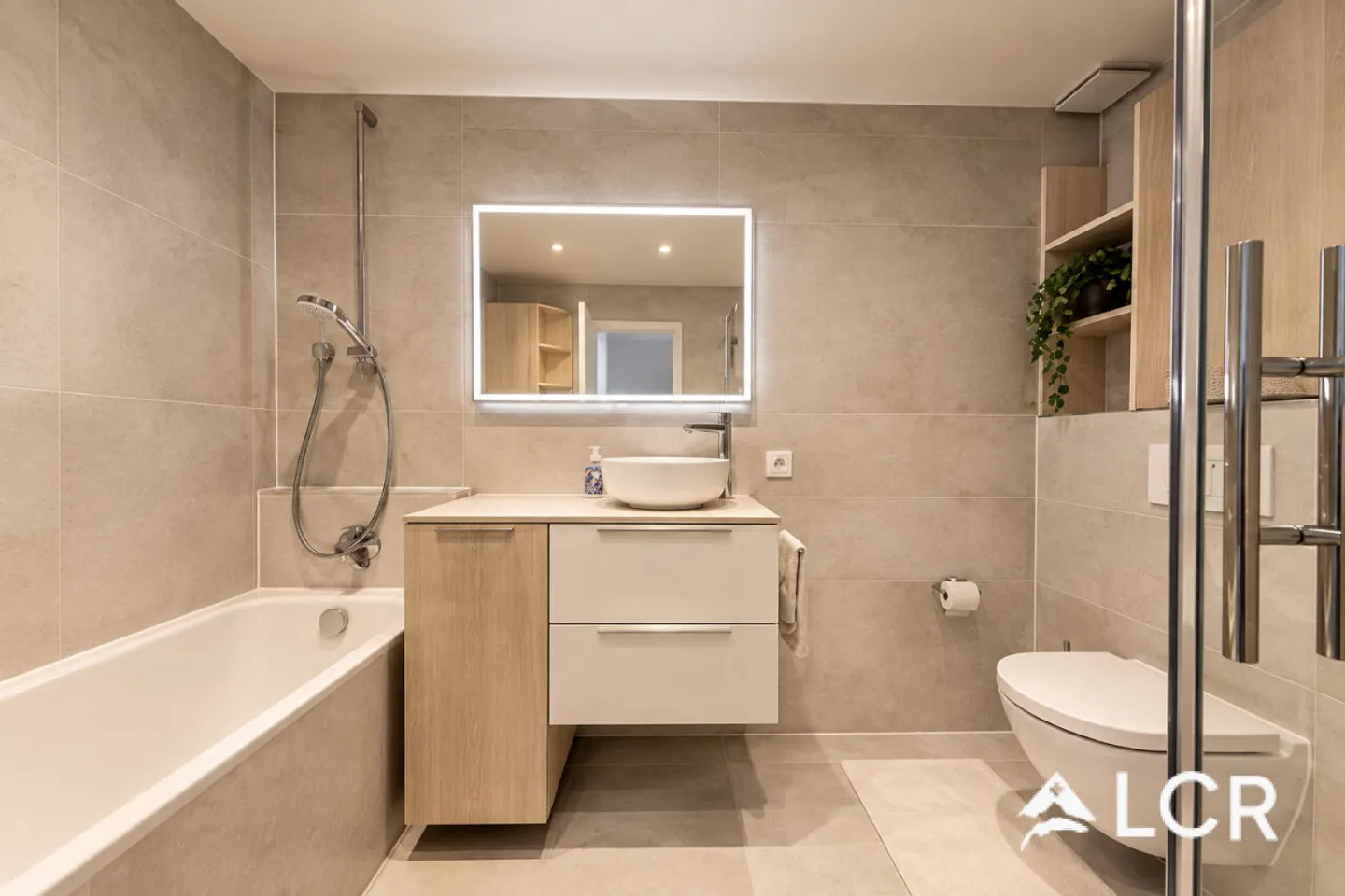 Casa Familiare Ristrutturata a Gingins - Foto 10 di 13