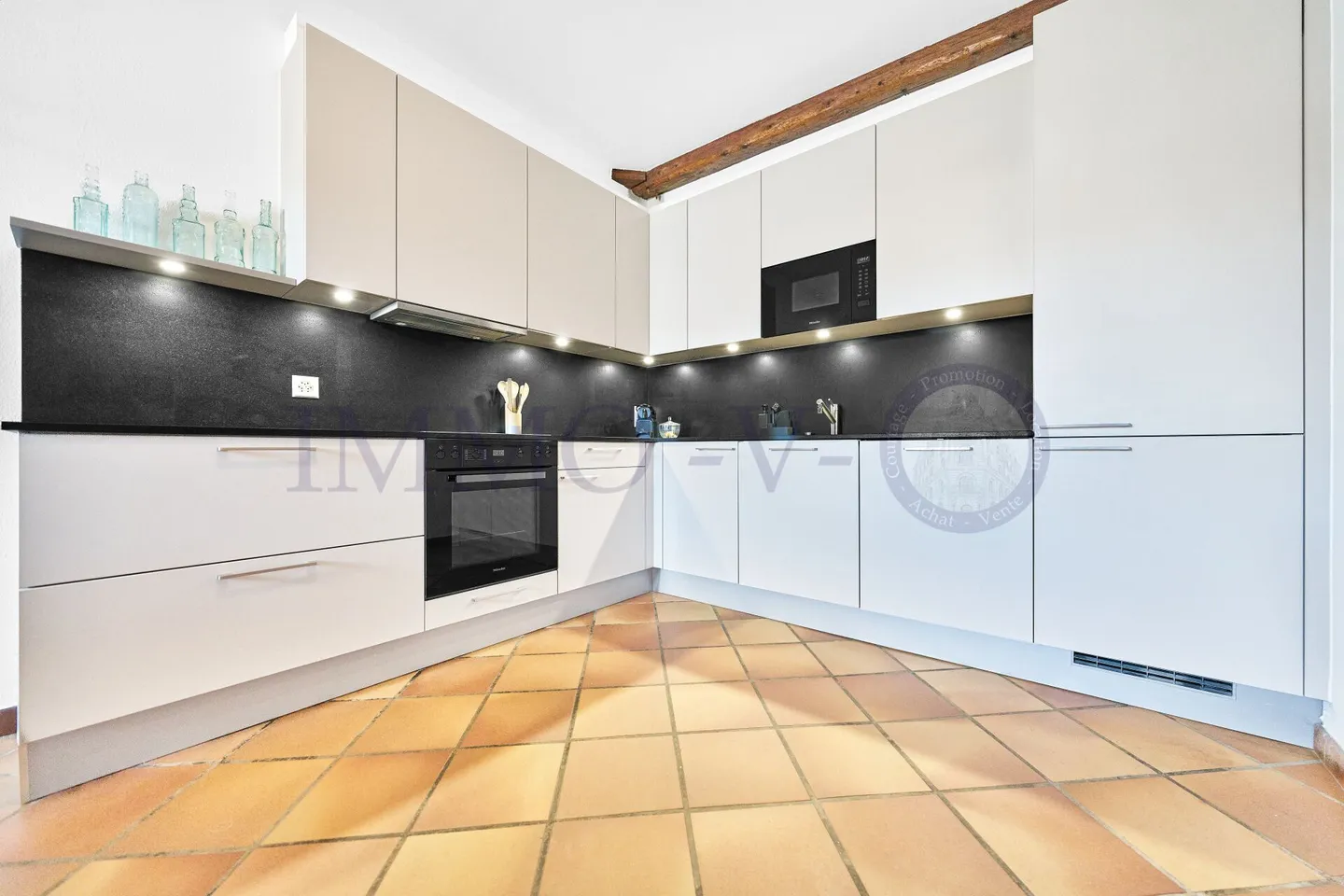 GERÄUMIG MIT CHARME UND IDEALER LAGE - Foto 4 von 7