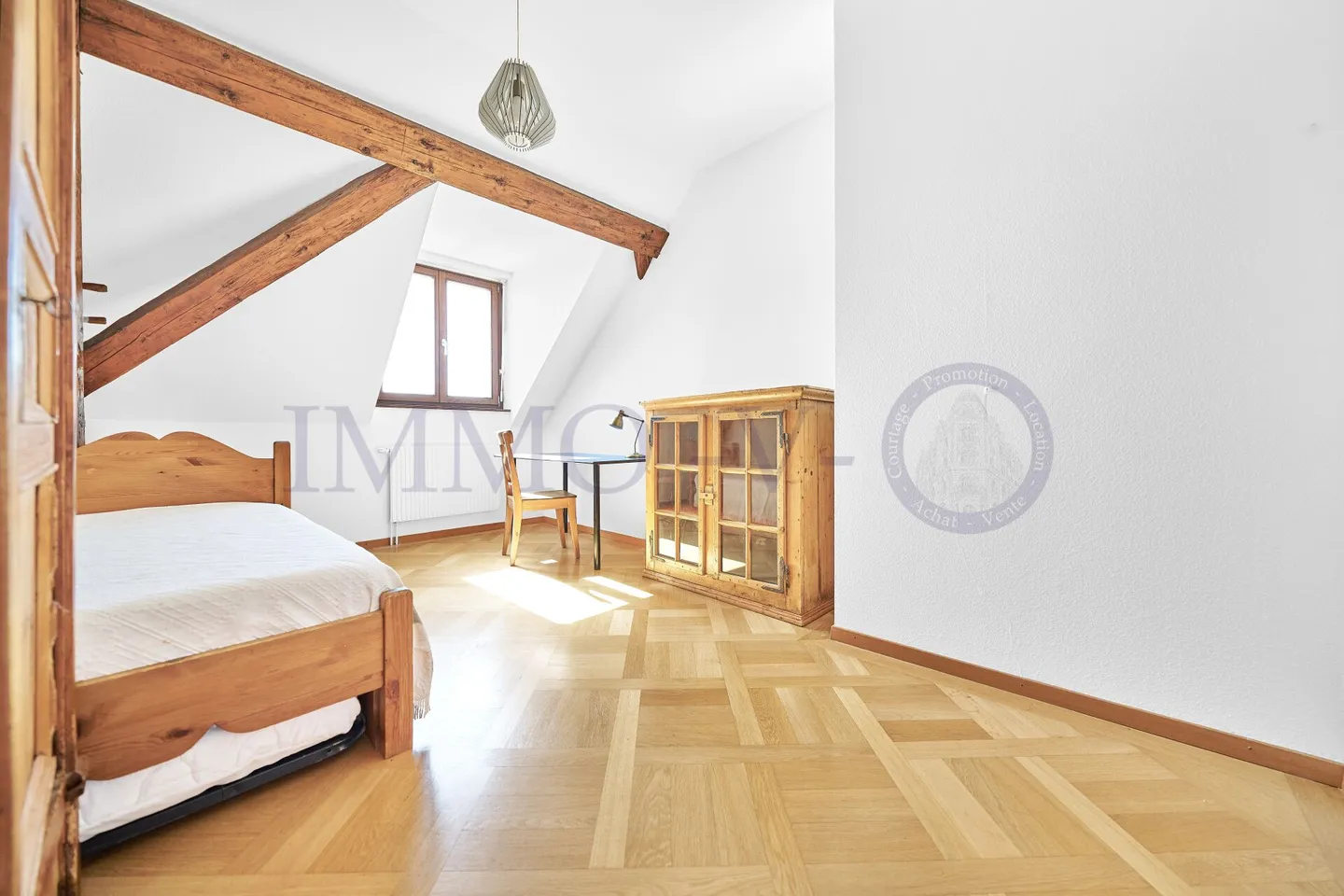 GERÄUMIG MIT CHARME UND IDEALER LAGE - Foto 5 von 7