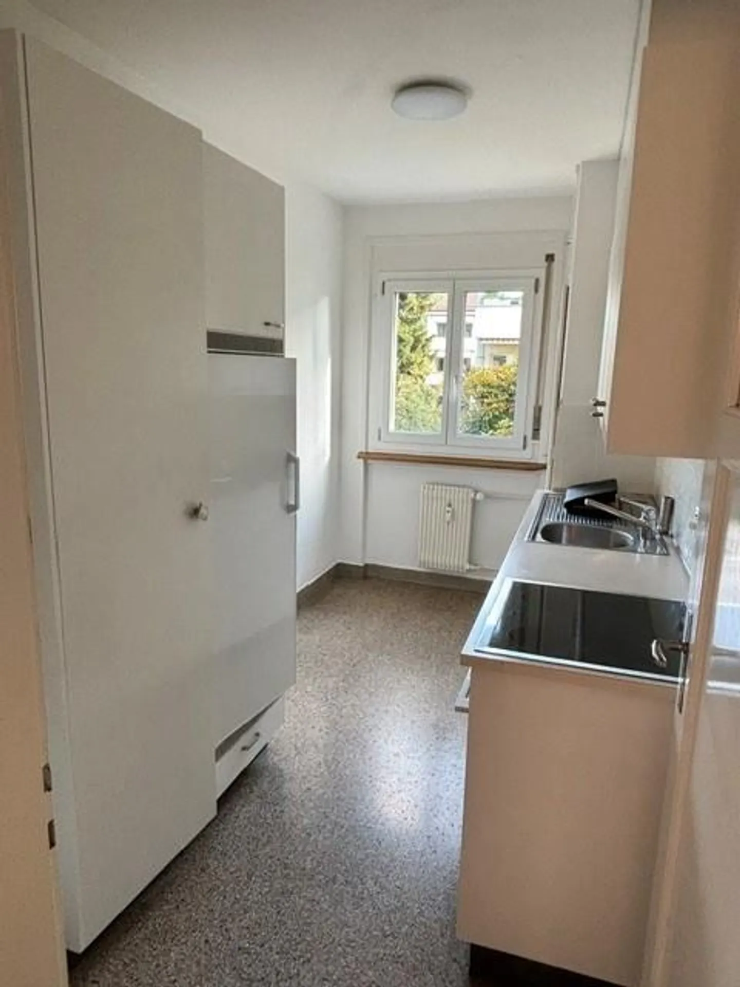 Spacious, quiet, close to the center! - Photo 3 of 12